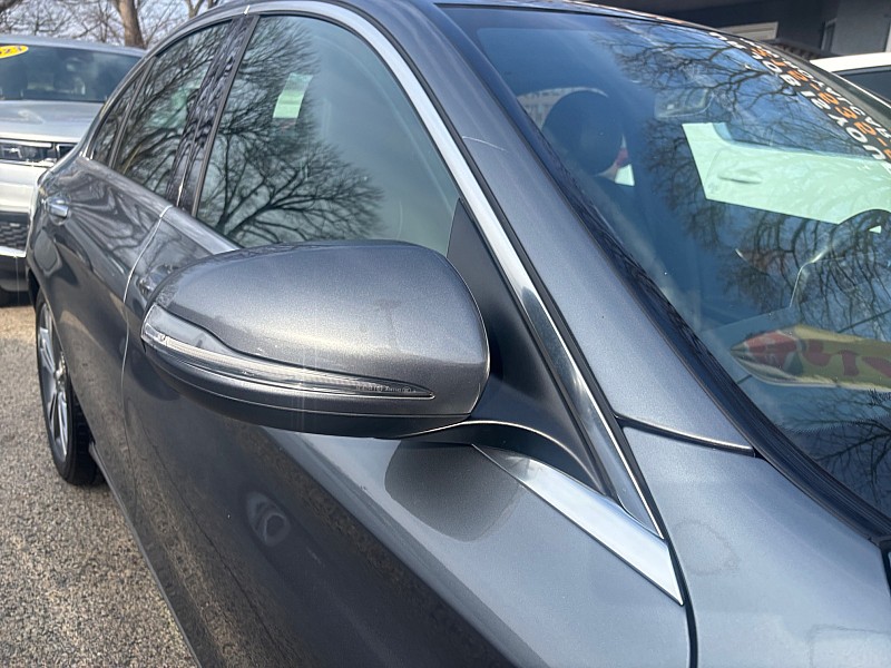 Vehicle image 19 of 35