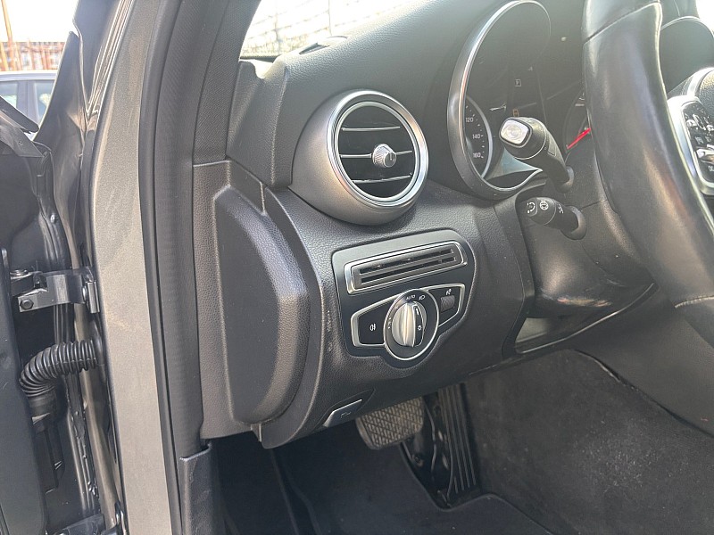 Vehicle image 31 of 35