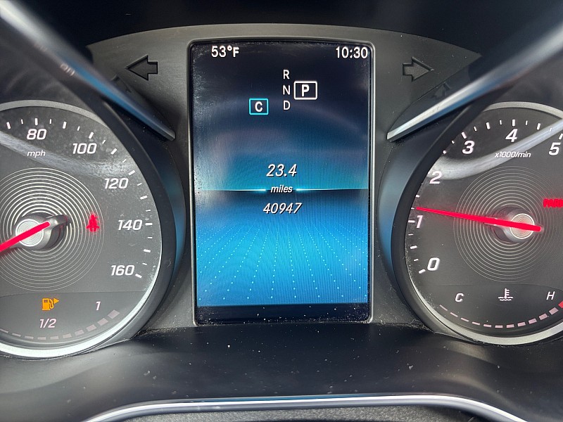 Vehicle image 33 of 35