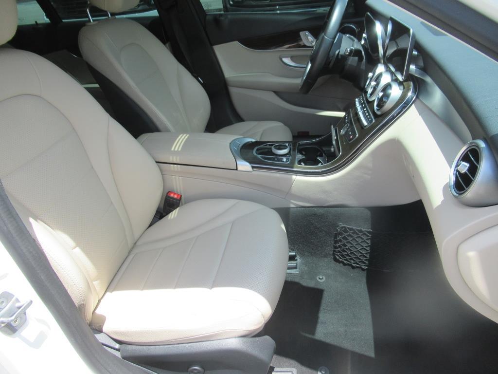 Vehicle image 10 of 30