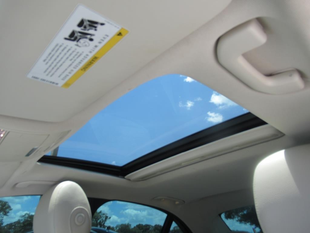 Vehicle image 26 of 30
