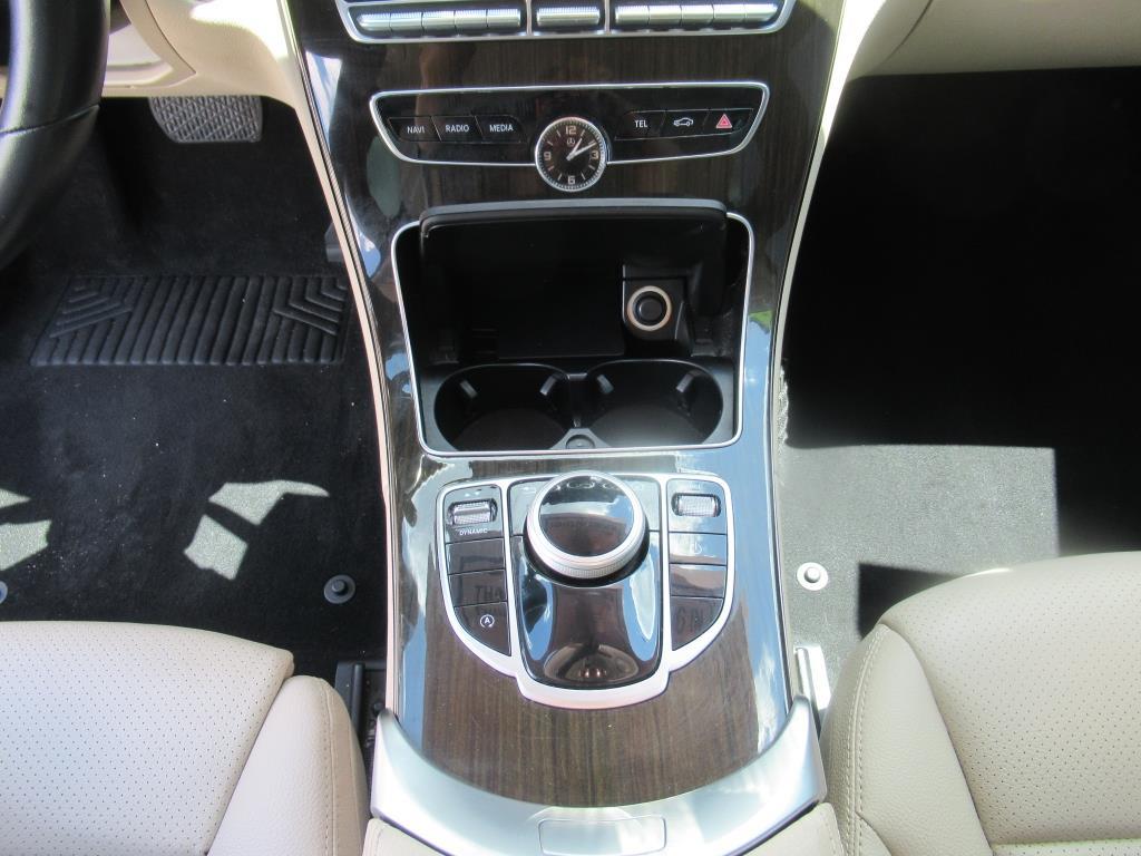 Vehicle image 21 of 30