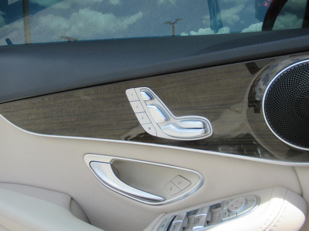 Vehicle image 25 of 30