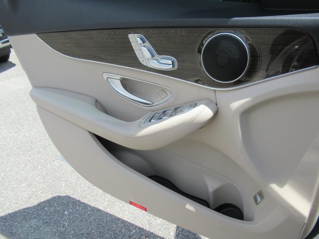 Vehicle image 24 of 30