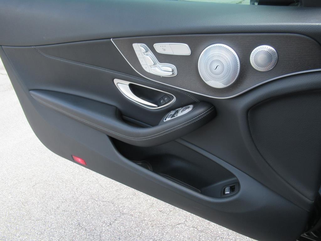 Vehicle image 23 of 28