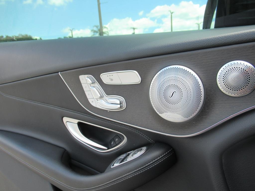 Vehicle image 24 of 28
