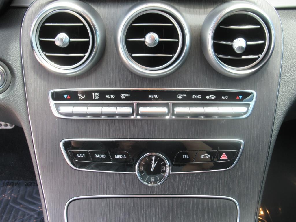 Vehicle image 21 of 28