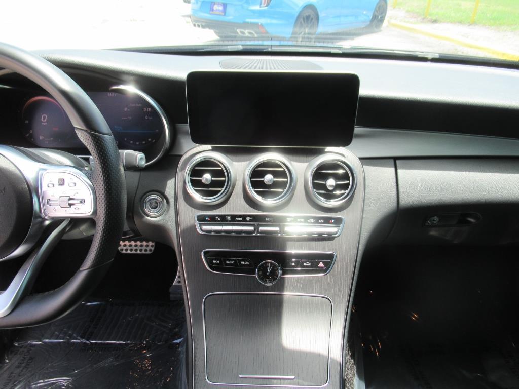 Vehicle image 17 of 28