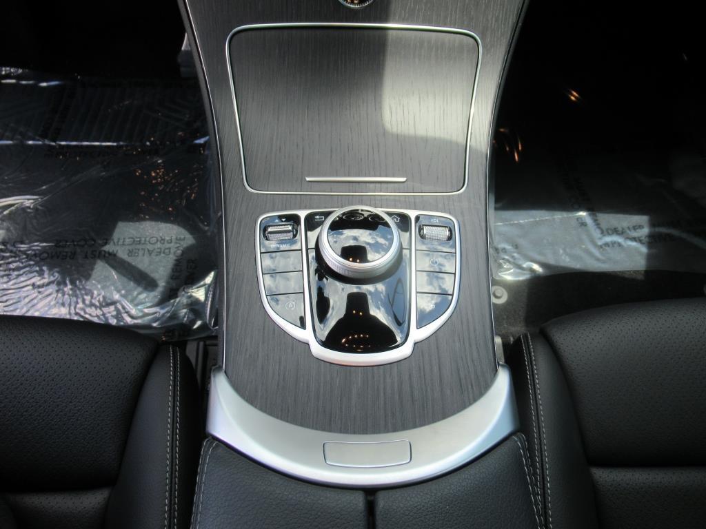 Vehicle image 18 of 28