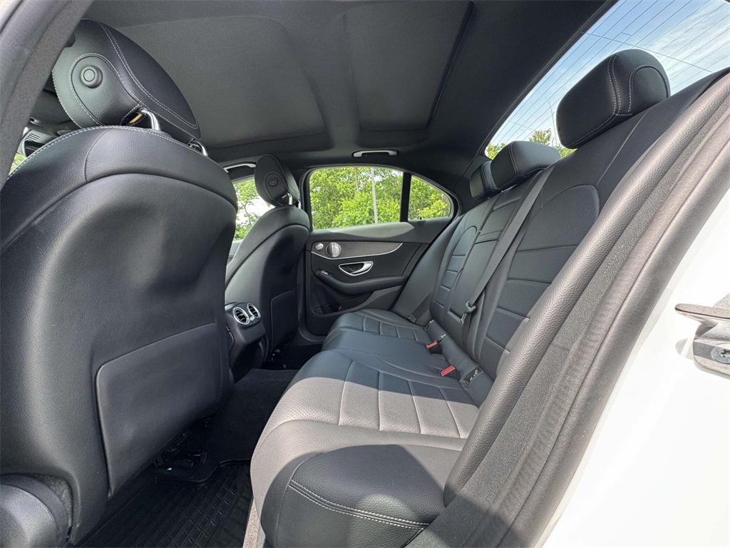 Vehicle image 27 of 31