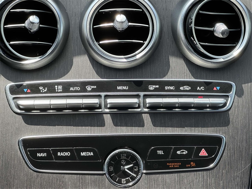 Vehicle image 10 of 31