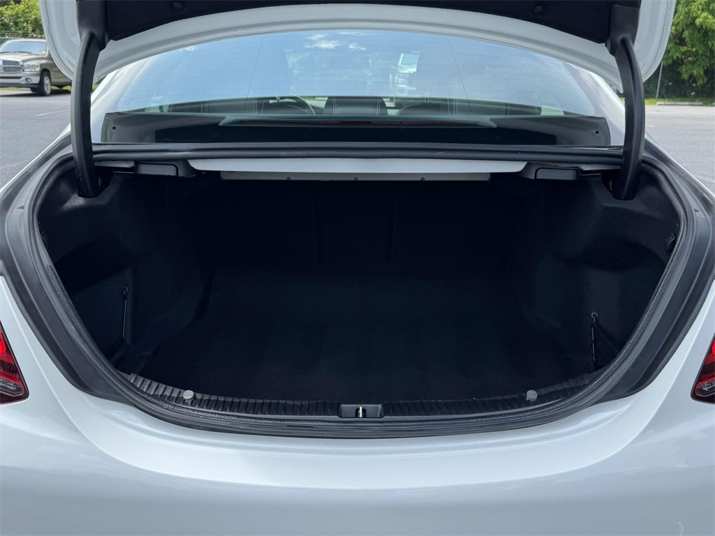 Vehicle image 26 of 31