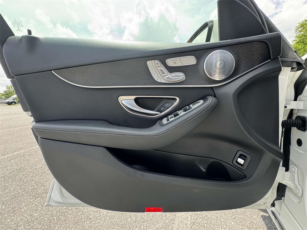 Vehicle image 28 of 31