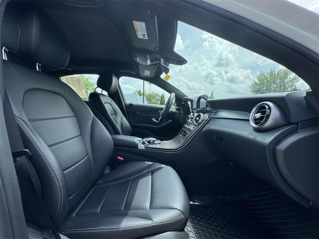Vehicle image 24 of 31