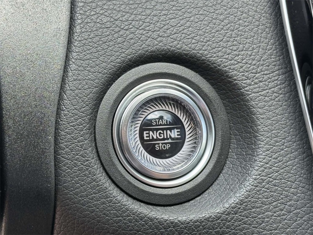 Vehicle image 14 of 31