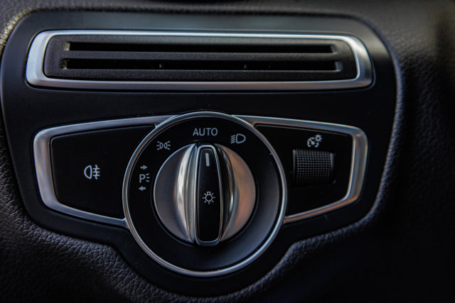 Vehicle image 32 of 41