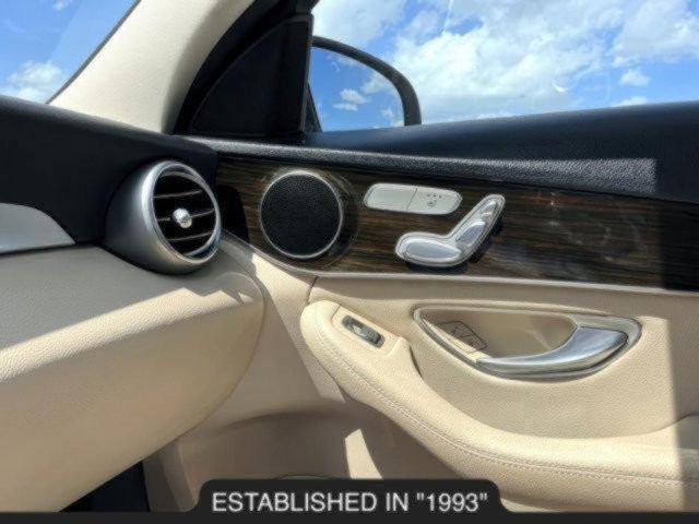 Vehicle image 49 of 52