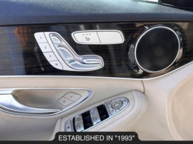 Vehicle image 47 of 52
