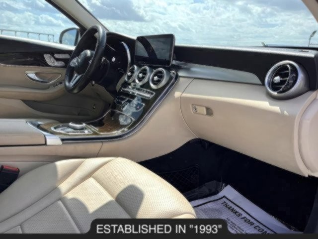 Vehicle image 46 of 52