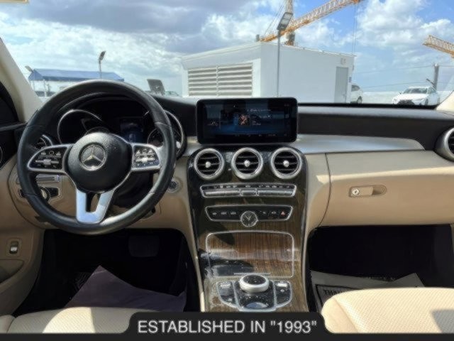 Vehicle image 27 of 52