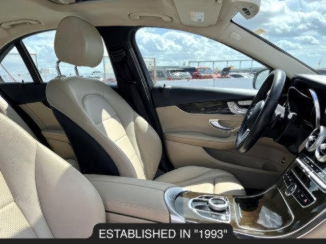 Vehicle image 17 of 52