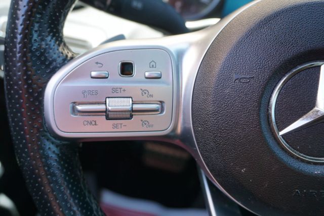 Vehicle image 21 of 33