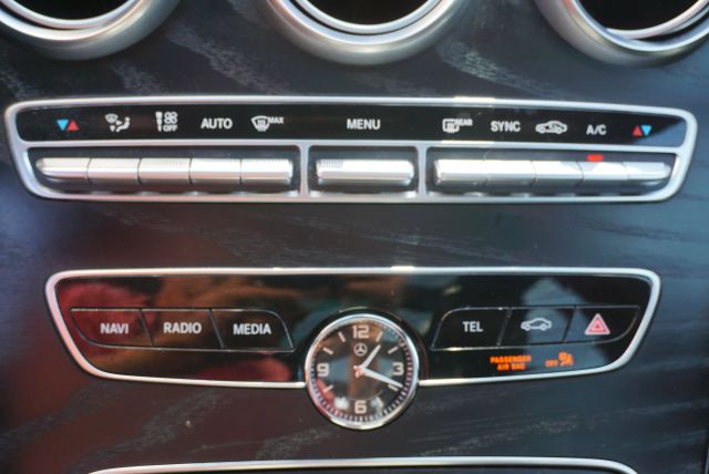 Vehicle image 25 of 33