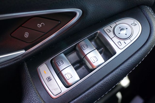 Vehicle image 17 of 33