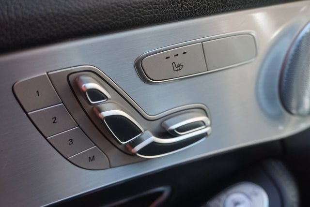 Vehicle image 18 of 33