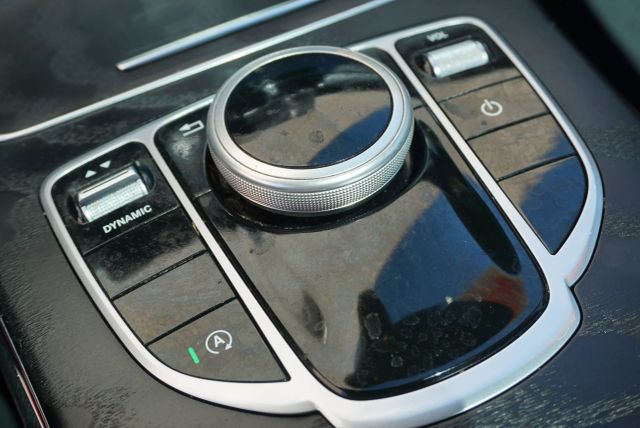 Vehicle image 26 of 33