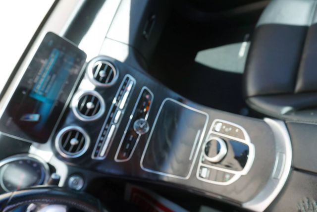 Vehicle image 27 of 33