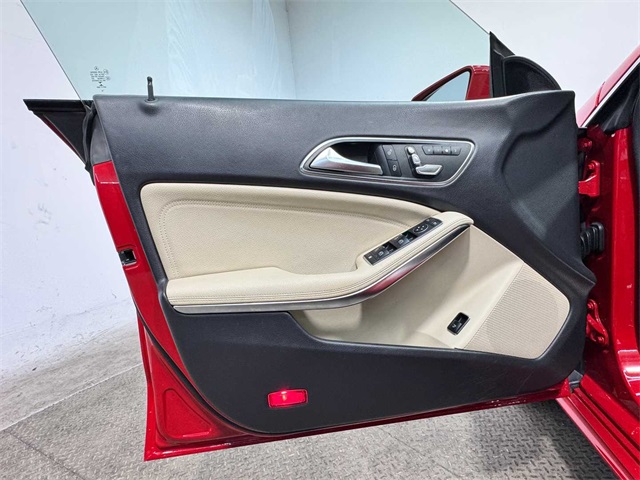 Vehicle image 19 of 28