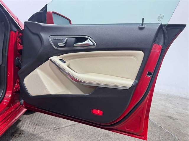 Vehicle image 11 of 28