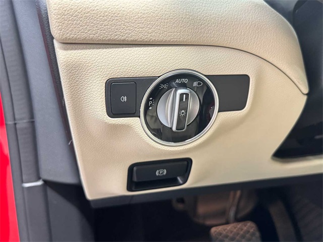 Vehicle image 22 of 28