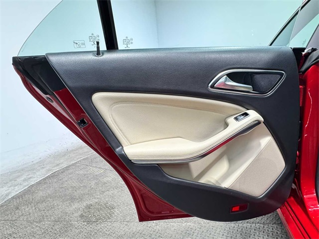 Vehicle image 18 of 28