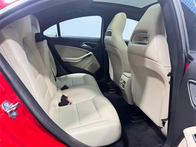 Vehicle image 13 of 28