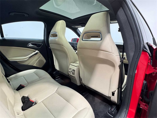 Vehicle image 14 of 28