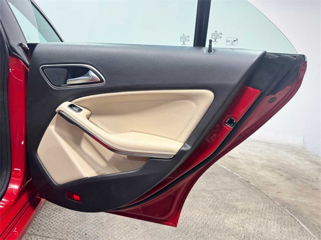 Vehicle image 12 of 28