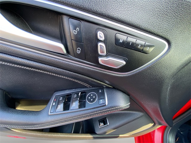 Vehicle image 33 of 35