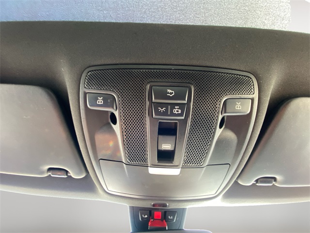 Vehicle image 31 of 35