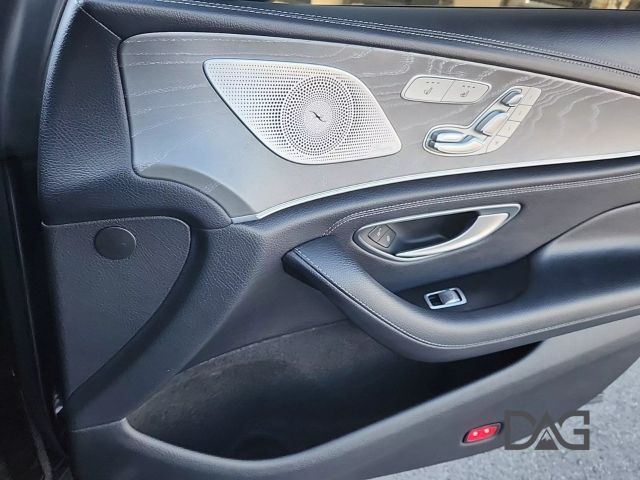 Vehicle image 23 of 34