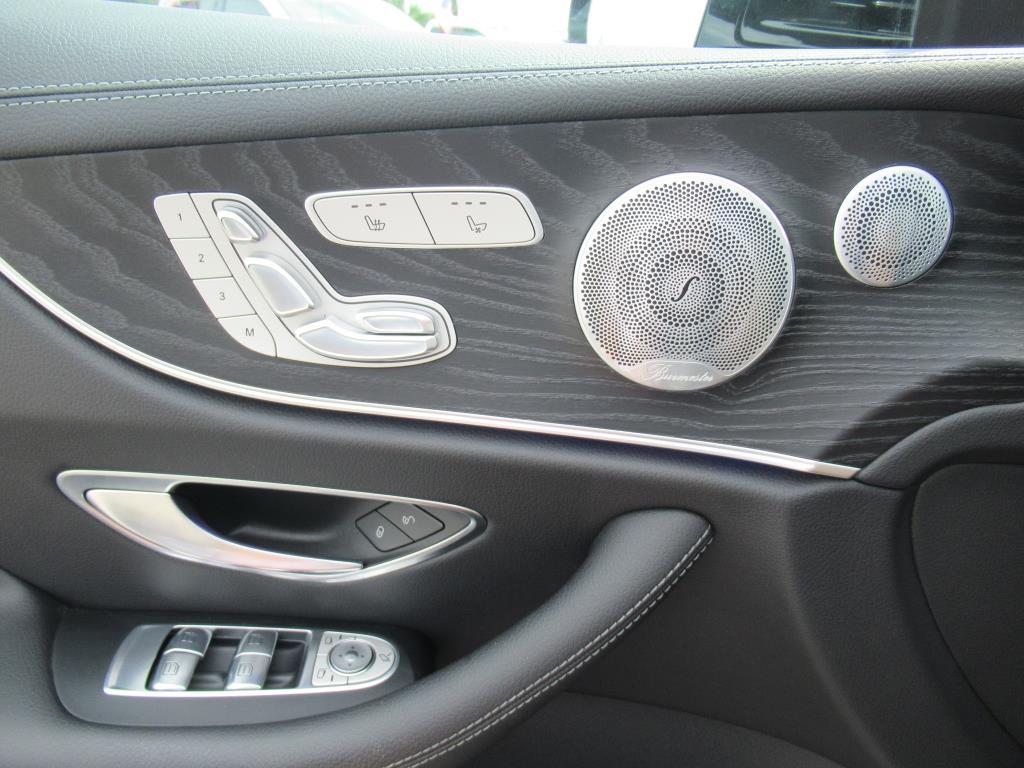 Vehicle image 22 of 27