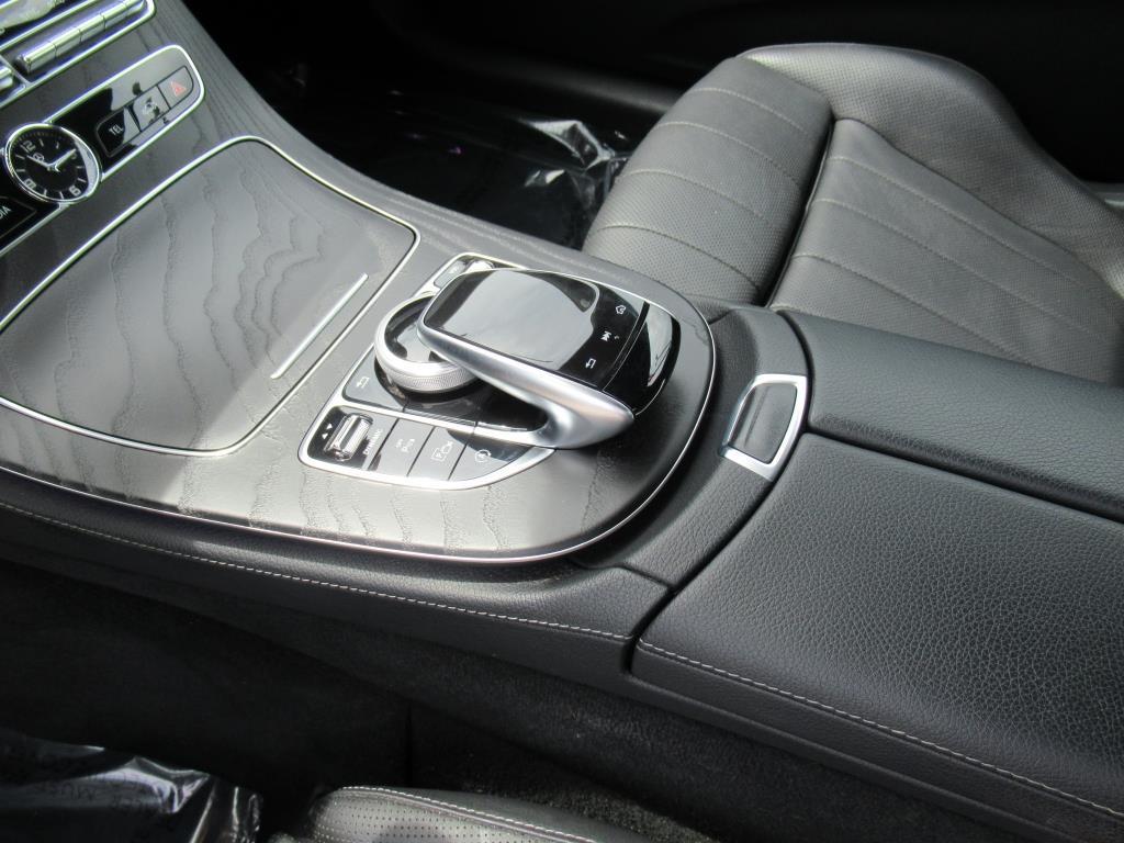 Vehicle image 17 of 27