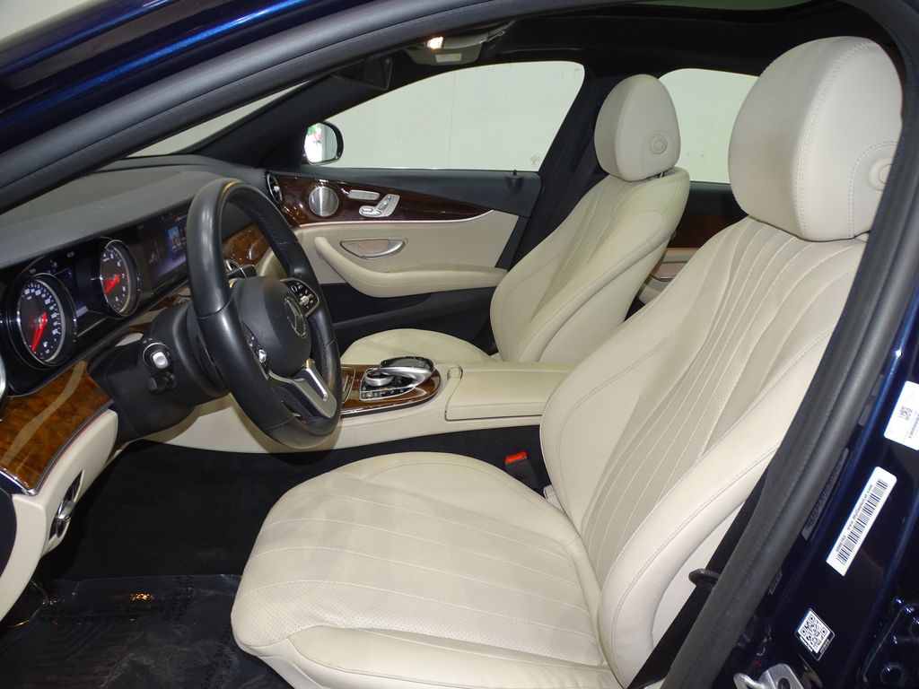 Vehicle image 10 of 41