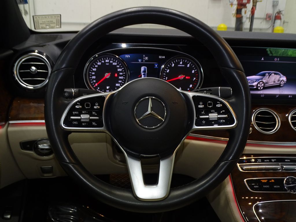 Vehicle image 21 of 41