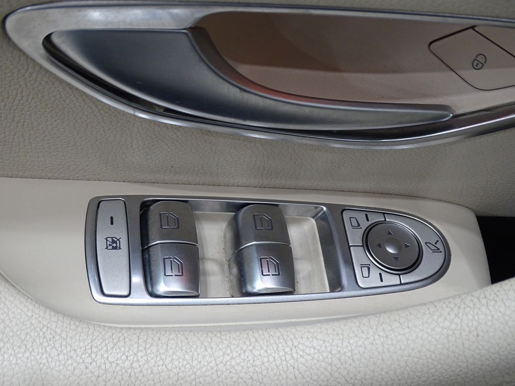 Vehicle image 16 of 41