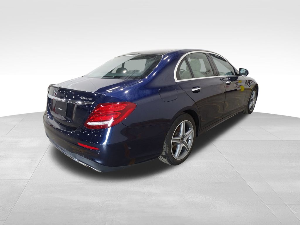 Vehicle image 4 of 41