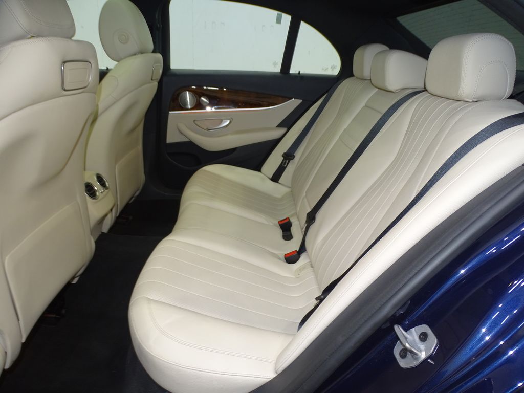 Vehicle image 11 of 41