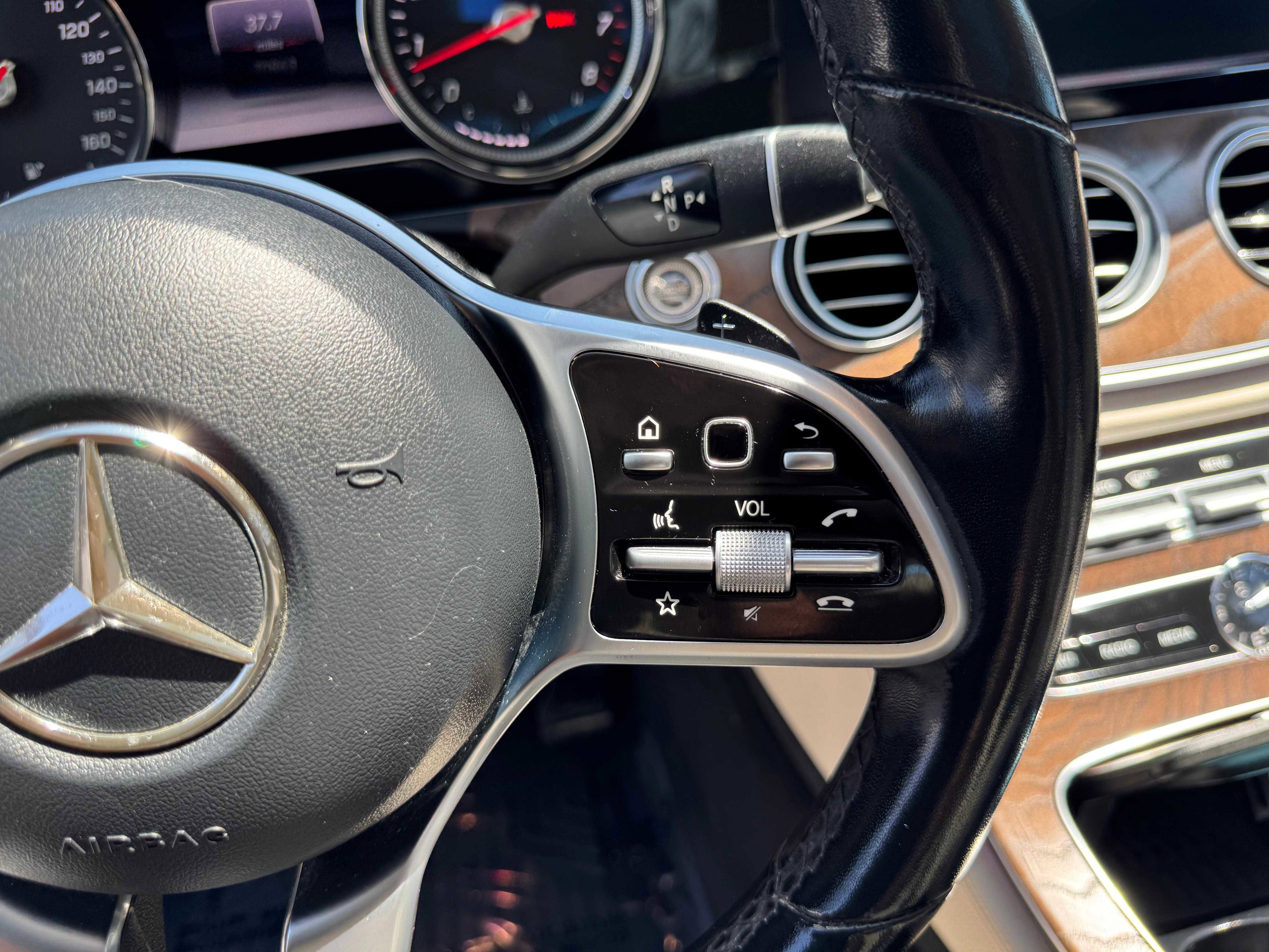 Vehicle image 33 of 72