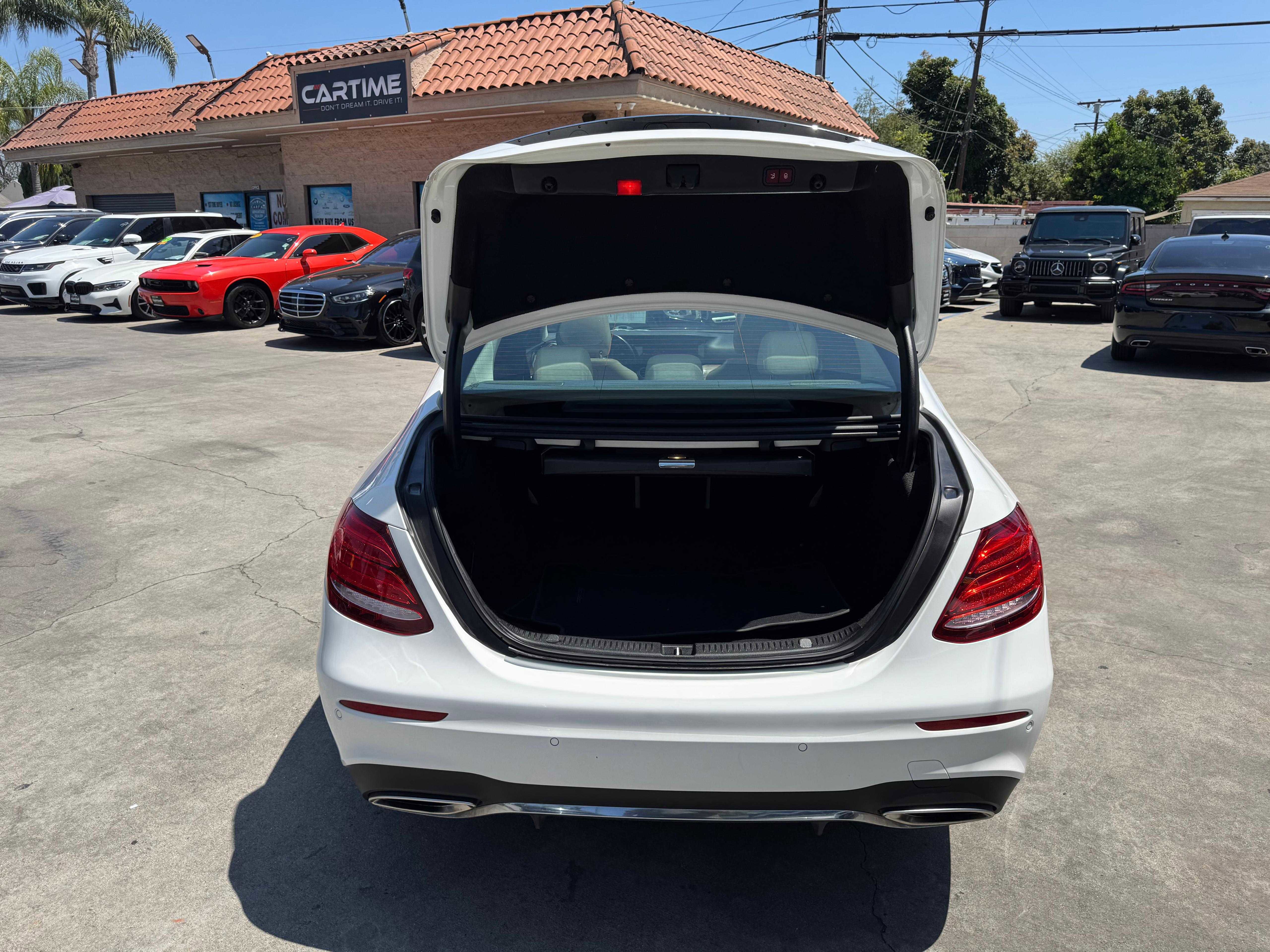 Vehicle image 19 of 72
